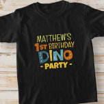 T-shirt Modern Cute Dino Dinosaur Fête d'anniversaire pour<br><div class="desc">Composé de la typographie manuscrite sans serif amusante; dinosaures T-REX mignons en arrière-plan C'est conçu par Select Party Supplies,  exclusif pour Zazzle. Disponible ici : http://www.zazzle.com/store/selectpartysupplies</div>