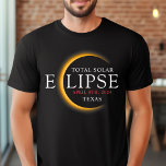 T-shirt Moderne 2024 Texas Total Solar Eclipse Family Grou<br><div class="desc">Voici notre t-shirt moderne Black & Gold 2024 Texas Total Solar Eclipse Custom T-Shirt, une pièce élégante et commémorative pour cet événement céleste rare. cette chemise capture l'élégance et l'excitation de l'éclipse solaire totale. Avec l'année 2024 courageusement affichée, ainsi que l'emplacement du Texas, il sert de garde intemporelle de ce...</div>