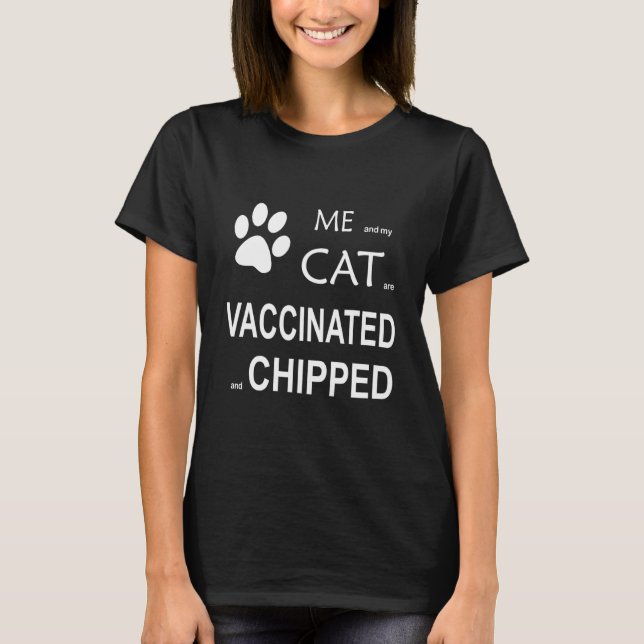 T-shirt Moi Et Mai Chat Sont Vaccinés Et Chippés (Devant)