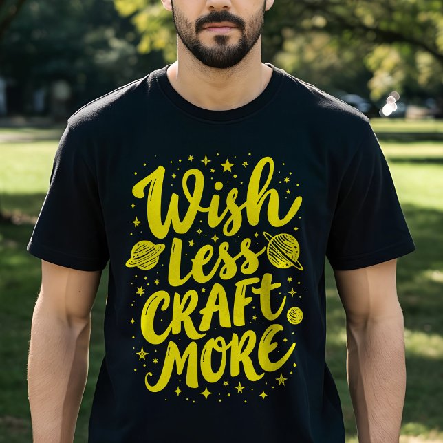 T-shirt Moins, Plus d'artisanat - Typographie Motivationne (Créateur téléchargé)