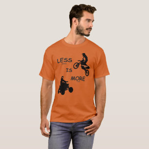 T-shirt Moins (roues) est plus (amusement) ! Dans des
