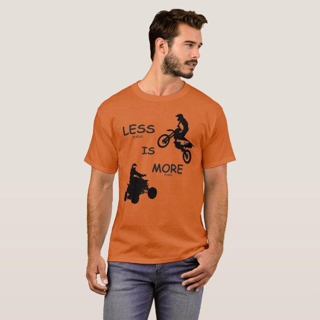 T-shirt Moins (roues) est plus (amusement) !  Dans des (Devant entier)