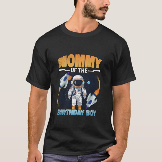 T-shirt Momie De L'Anniversaire Garçon Astronaut Espace Fa (Devant)