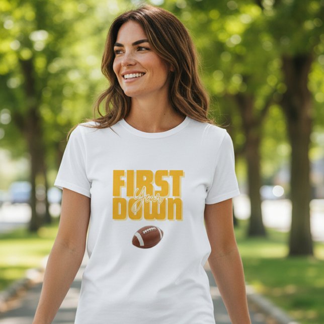 T-shirt Mommy's First Year Down Football Text Yellow (Créateur téléchargé)