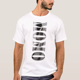 T-SHIRT MOMOの中にモモ