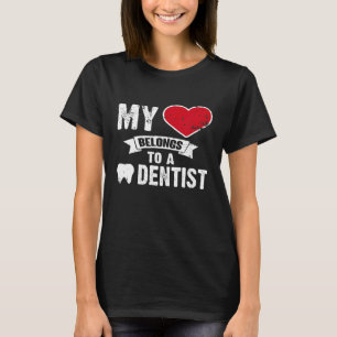 T-shirt Mon Coeur Appartient À Un Époux Dentiste Épouse Un