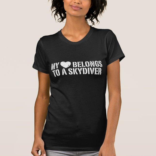 T-shirt Mon coeur appartient à un Skydiver (Devant)