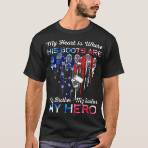 T-shirt Mon Coeur Est Là Où Ses Bottes Sont Mon Frère Ma V