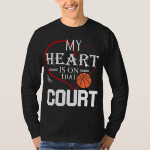 T-shirt Mon coeur est sur ce court de basket-ball Maman Pa