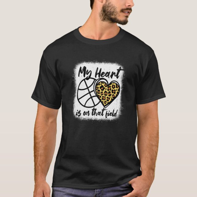 T-shirt Mon coeur est sur ce terrain de basket-ball maman  (Devant)