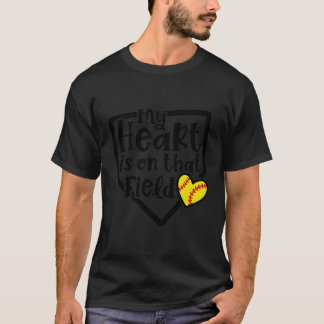 T-shirt Mon cœur est sur ce terrain Maman de softball Mign