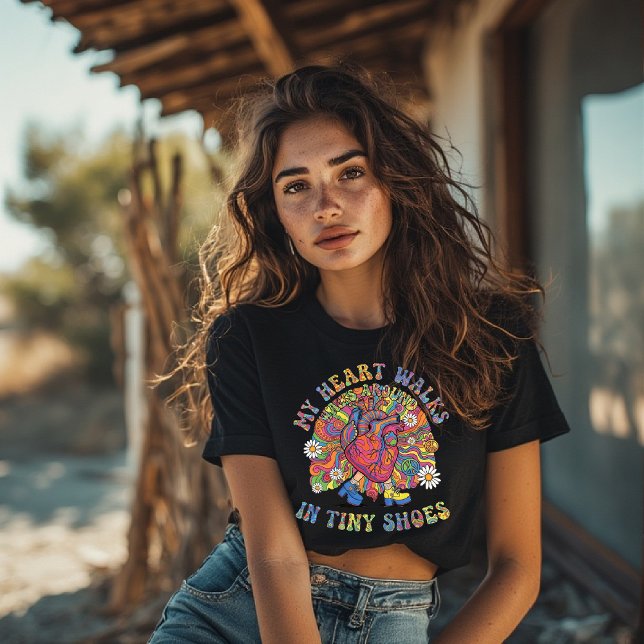 T-shirt Mon coeur se promène dans de minuscules chaussures (Créateur téléchargé)