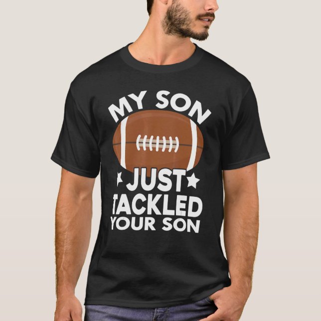 T-shirt Mon Fils Vient De S'Attaquer À Votre Fils Football (Devant)