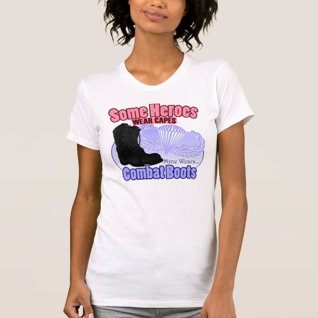 T-shirt Mon héros porte des bottes de combat (Devant)