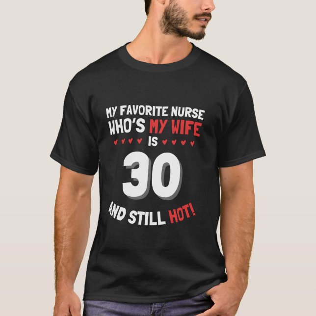 T-shirt Mon Infirmière Favorite Qui est ma femme a 30 ans  (Devant)