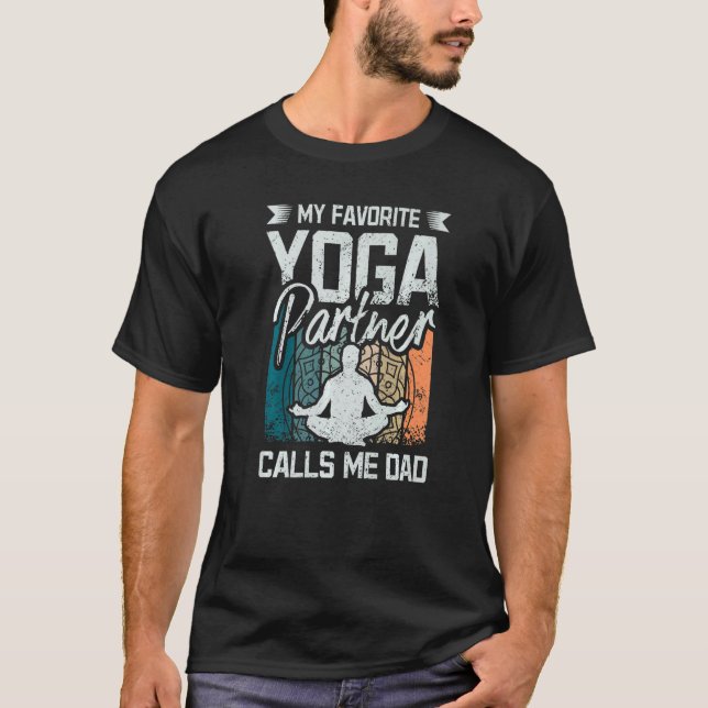 T-shirt Mon partenaire de yoga préféré m'appelle papa (Devant)