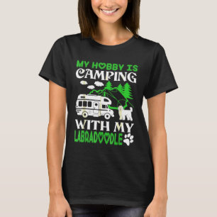 T-shirt Mon passe-temps est le camping avec mon Labradoodl