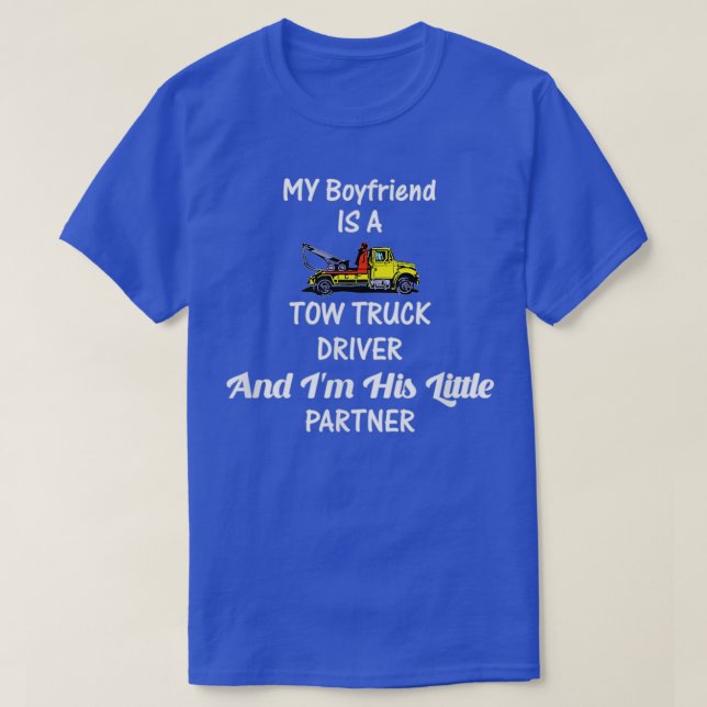 T-shirt Mon Petit Ami Chauffeur De Camion De Tow Je Suis S (Design devant)