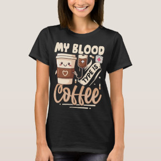 T-shirt Mon type de sang est café drôle infirmière perfusi