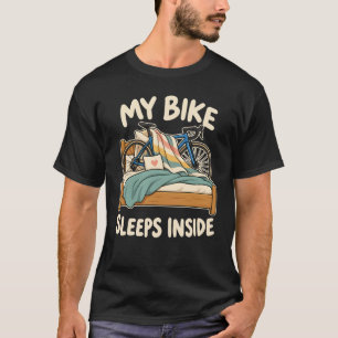 T-shirt Mon vélo dort à l'intérieur Vélo de route rangé