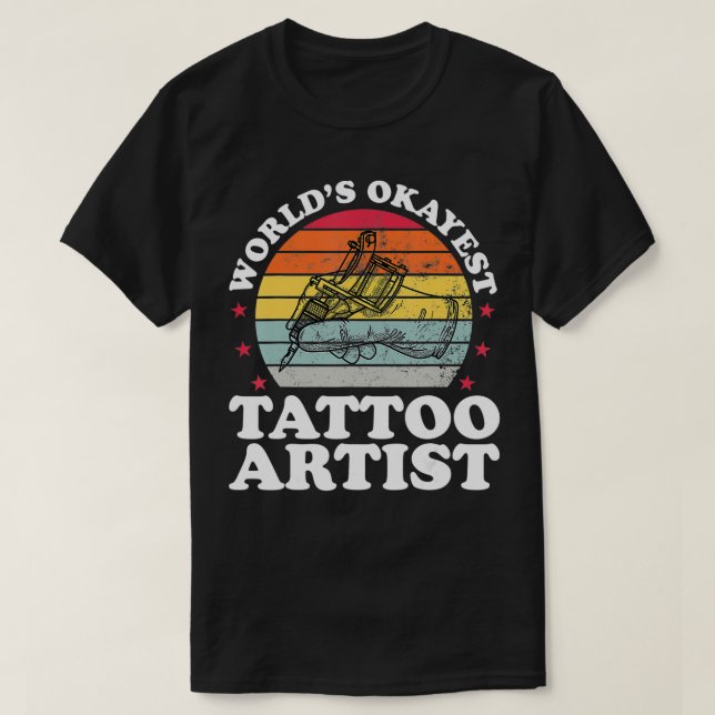 T-shirt Mondes Okayest Tatoueur Artiste Tatouage Drôle Tat (Design devant)
