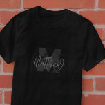 T-shirt Monogram Modern Cool Grunge Ajouter Votre Nom<br><div class="desc">Préparez-vous pour l'école ! Ajoutez votre monogramme et votre nom. Ce design est intemporel,  moderne et grunge.</div>