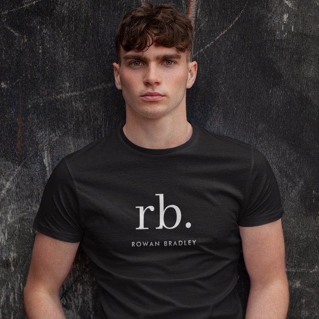 T-shirt Monogramme classique élégant minimal noir (Sleek black modern monogram custom t-shirts.)