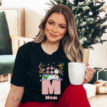 T-shirt Monogramme Personnalisé Avec Le Nom Pink Noël<br><div class="desc">Célébrez les vacances avec style avec le Monogramme Personnalisé Avec Nom Famille T-Shirt de Noël, un mélange parfait de joie festive et de personnalisation. Cette chemise de Noël de famille personnalisée présente un design monogramme associé à un casquette de Noël à damiers orné de lumières ludiques, ce qui en fait...</div>