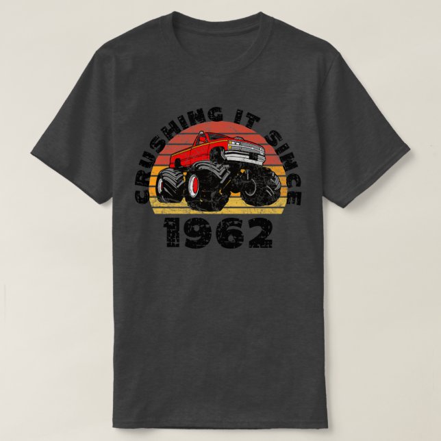 T-shirt Monster Truck Driver Crushing It Since 1962 Birthd (Design devant)