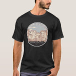 T-shirt Monument national du Mont Rushmore Cercle rétro<br><div class="desc">Montez Rushmore dessin vectoriel. C'est une sculpture massive taillée dans le Mont Rushmore dans la région de Black Hills dans le Dakota du Sud.</div>