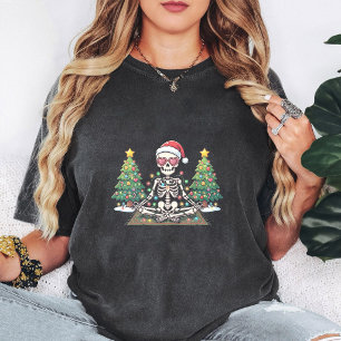 T-shirt Mort à l'intérieur mais c'est Noël Yoga de squelet