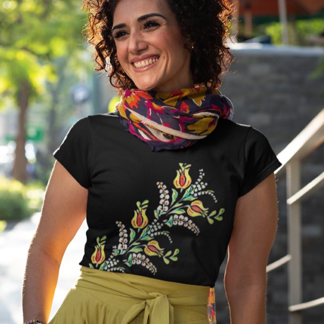 T-shirt motifs floraux hongrois blancs jaunes (Créateur téléchargé)