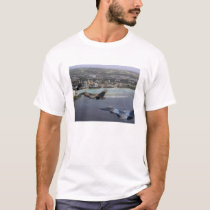 T-shirt Mouche de combat des Falcons trois F-16 dans la