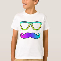 Moustache et verres colorés