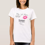 T-shirt Moustache & Lèvres M. & Mme Anniversaire<br><div class="desc">Un t-shirt d'anniversaire mariage aux lèvres rose glamour et à la moustache masculine d'apparence rétro. Texte dit M. et Mme et vous pouvez personnaliser avec votre nom et texte personnalisé comme "25 ans ensemble". Fini avec un coeur décoratif soigné tourbillonnant.</div>
