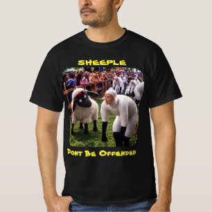 T-shirt Mouton Confus Regardant des Humains Habillés en Mo