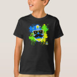 T-shirt Mustache Dreidel - Chemise noire<br><div class="desc">Nous pensons que la dernière tendance des enfants de cette année — la moustache — a l'air fantastique sur notre rêve ! Le design en bleu, vert et jaune est complété par des cheminots. Ce t-shirt ajoutera une touche de mode actuelle aux célébrations Hannukah de votre enfant ! Également disponible...</div>