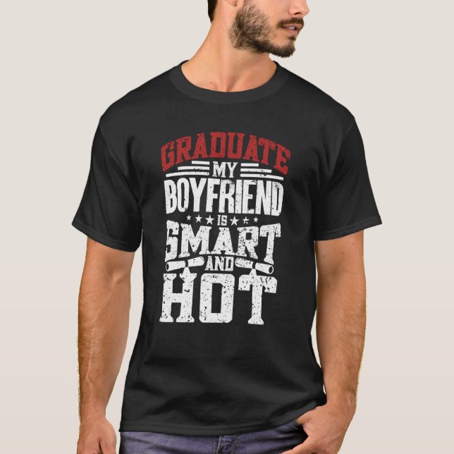 T-shirt My Boyfriend Is Smart And Hot  Graduate Graduation (Devant)