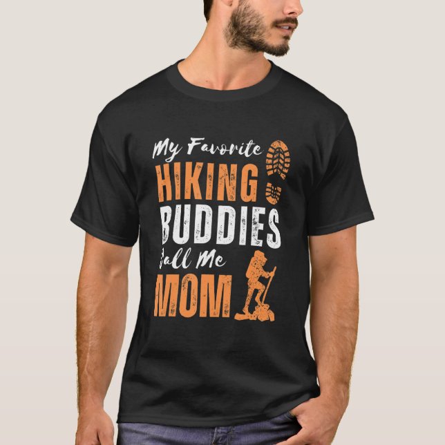 T-shirt My Favorite Hiking Buddies Call Me Mom Hiking Mom  (Devant)