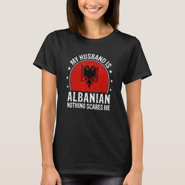 T-shirt My Husband Is Albanian Nothing Scares Me Albanian  (Devant)