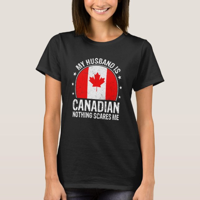 T-shirt My Husband Is Canadian Nothing Scares Me Canadian  (Devant)