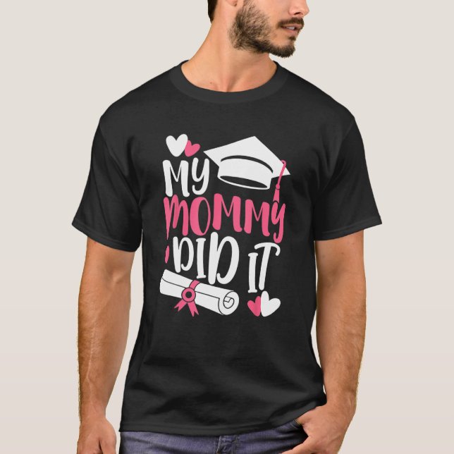 T-shirt My Mommy Did It Graduation Graduated Mom Proud Chi (Devant)