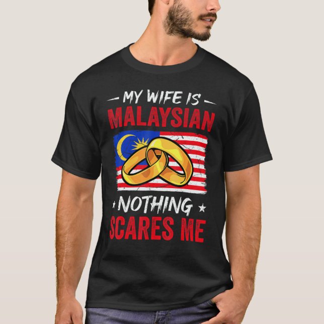 T-shirt My Wife Is Malaysian Nothing Scares Me Malaysia Hu (Devant)