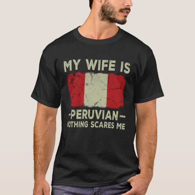 T-shirt My Wife is Peruvian Nothing Scares Me Husband (Devant)