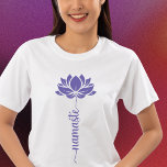 T-shirt Namaste Black Lotus Flower Script moderne<br><div class="desc">Namaste Lotus Flower Script moderne Sports Fitness Yoga T-Shirts femmes dispose d'une fleur de lotus avec le texte "namaste" dans le script de calligraphie à lettres modernes. Un cadeau parfait pour les amis et la famille pour l'anniversaire, Noël, Fête des Mères, les meilleurs amis, les amateurs de yoga, de fitness...</div>