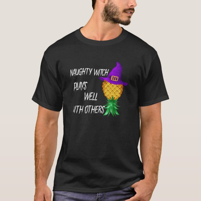 T-shirt Naughty Witch Joue Bien Avec D'Autres À L'Extérieu (Devant)
