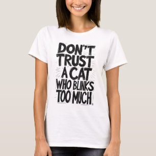T-shirt Ne faites pas confiance à un chat qui cligne trop