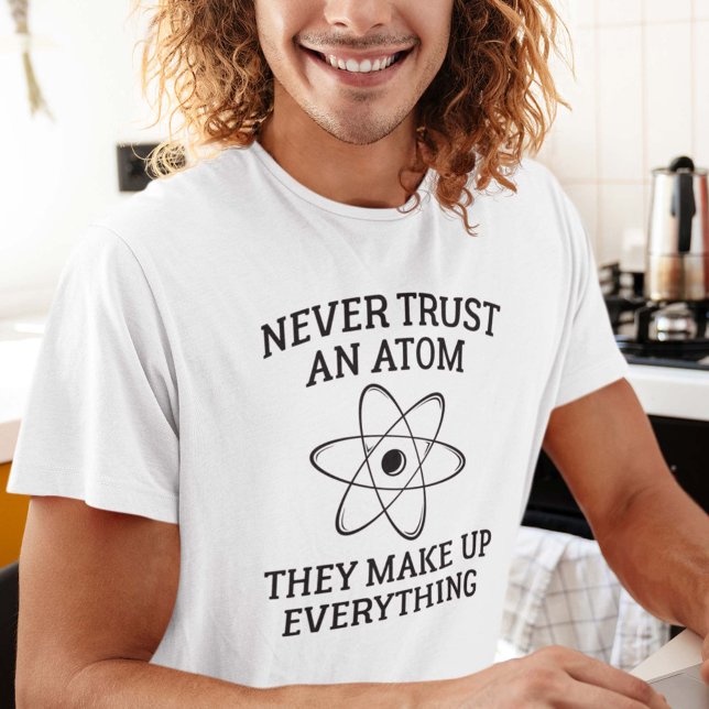 T-shirt Ne jamais faire confiance à un Atom (Never Trust An Atom They Make Up Everything Shirt)