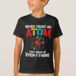 T-shirt Ne jamais faire confiance à un atome Ils composent<br><div class="desc">Ne jamais faire confiance à un atome Ils font tout,  drôle cadeau t-shirt pour toutes les occasions,  merveilleux amoureux de la science présent</div>