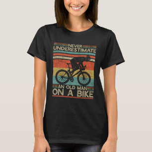 T-shirt Ne jamais sous-estimer et vieil homme sur un vélo 
